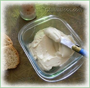 Faire du tofu soyeux fait maison.