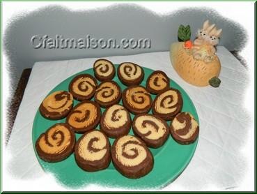 Petits sabls marbrs en spirale, en forme d'oeuf.