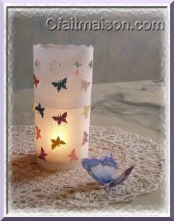 Photophore avec confettis de papillons sur calque.