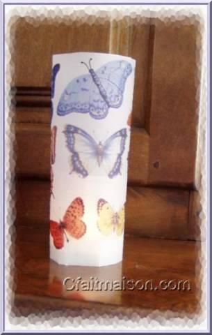 Photophore avec images de papillons imprimées sur calque