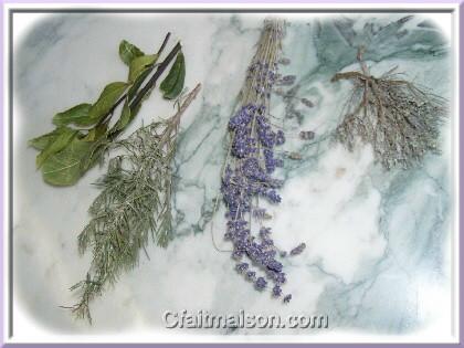 Herbes de Provence : laurier-sauce, romarin, lavande et thym schs.