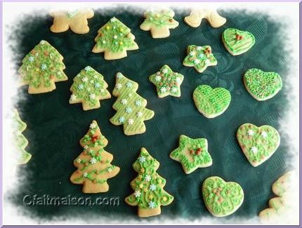 Biscuits pour Nol avec dessins en glaage.