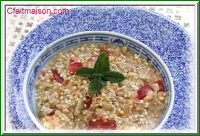 Taboul cru de germes de quinoa