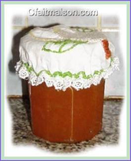 Pot de confiture d'abricots.