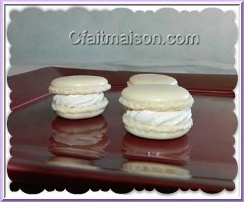 Macarons avec ganache monte au chocolat blanc.