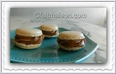 Macarons avec ganache monte au chocolat.