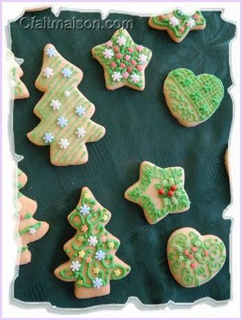 Biscuits pour Nol avec dessins en glaage.