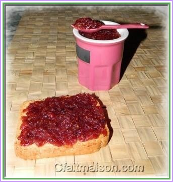 Confiture crue de cranberries.