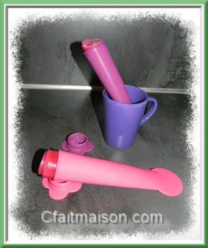 Crme glace aux fruits rouges en tube en silicone.