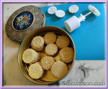 Petits sabls asiatiques avec emporte-pice  poussoir Mooncake.