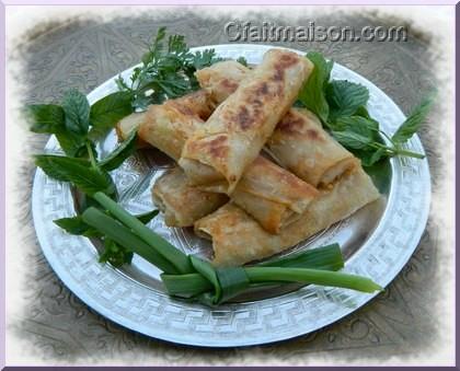 Rouleaux de feuilles de brick farcis.