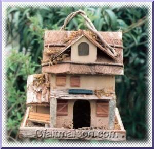 cantine pour oiseaux en bois en forme de maisonnette