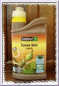 Savon noir liquide.