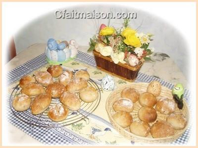 Petits pains aux raisins cuits au four