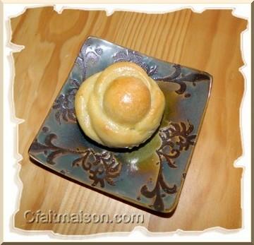 Petits pains au sirop de tapioca en forme de rose, en moule.