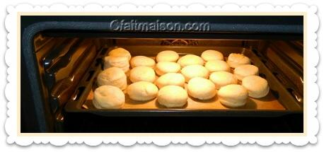 Scones en cours de cuisson au four