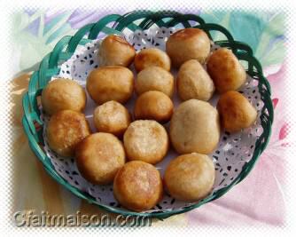 Beignets sans gluten  la farine de riz gluant.