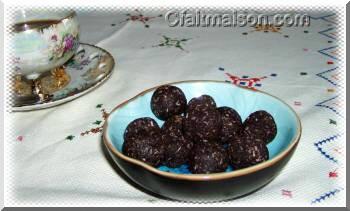 Boules de de dattes  la noix de coco crues.