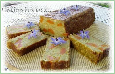 Terrine de pois casss aux carottes garnis de fleurs de bourrache.