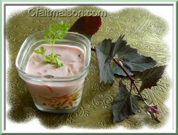 Pannacotta au jus de cuisson des feuilles d'arroches rouges.