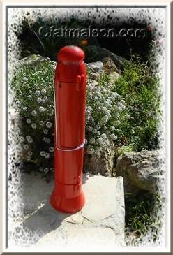 Bouilloire solaire ou chauffe-eau solaire portable en position ferme.